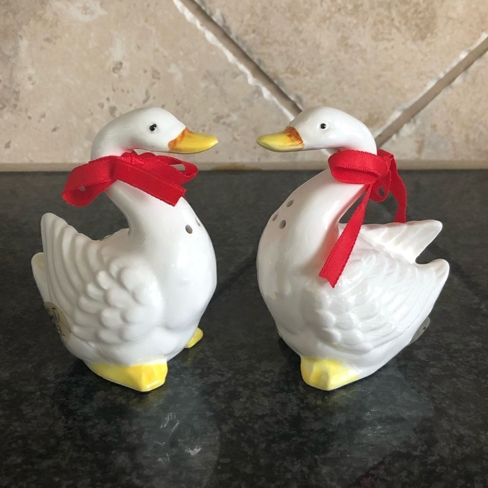 Vintage White Goose Duck Red Bow Ceramic Salt & Pepper Shakers Set